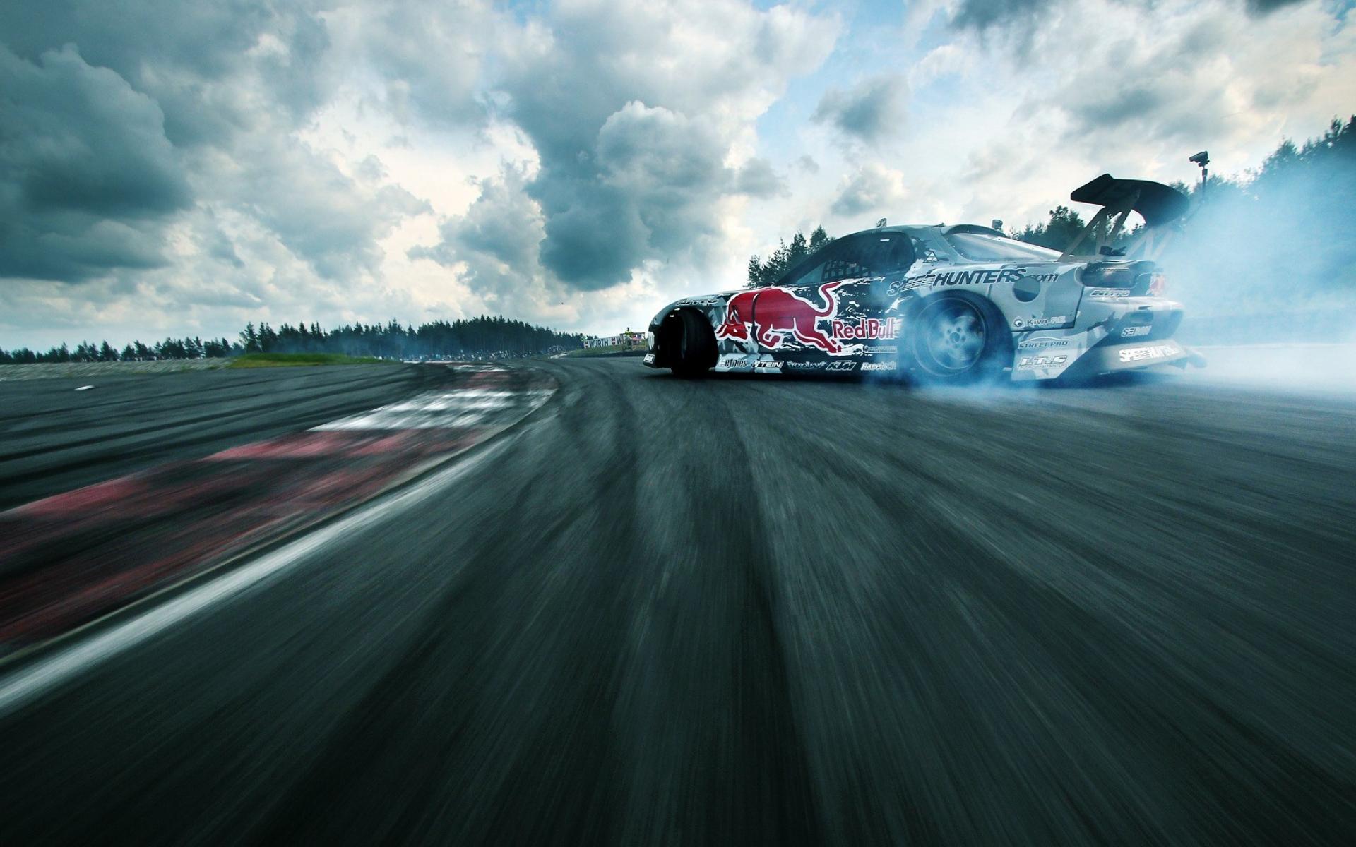 Kostenlose Hintergrundbilder Rot-weißer Rennwagen Tagsüber Unterwegs ...