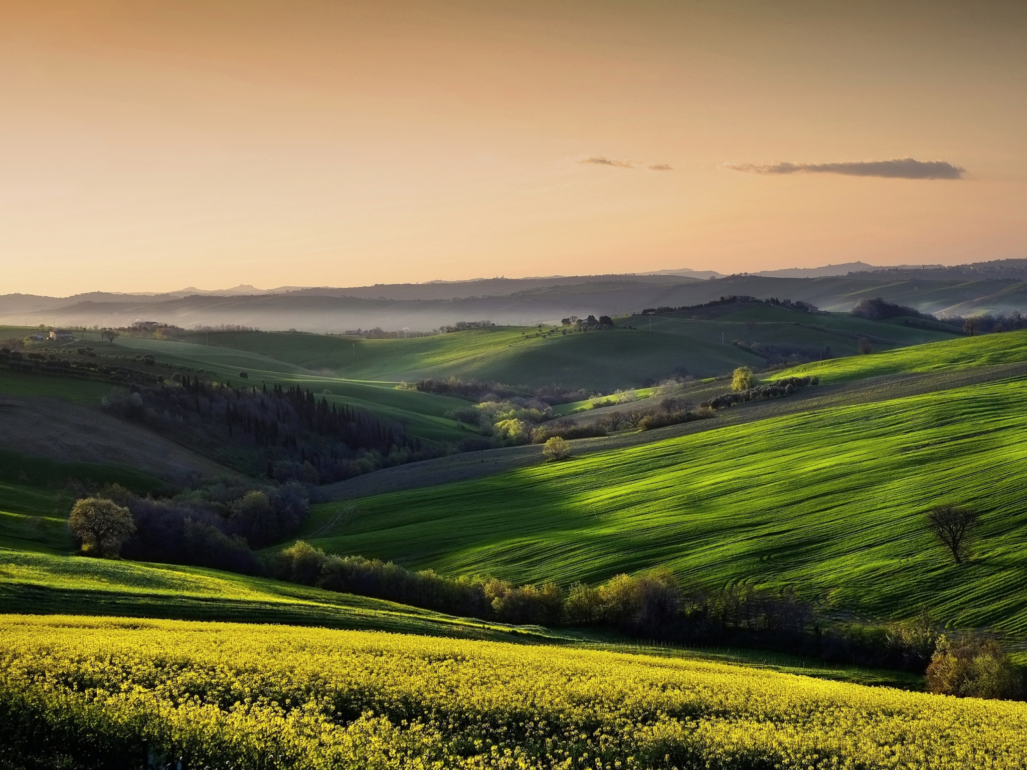 Самые известные равнины. Паданская равнина Италия. Паданская равнина Италия фото. Зеленые холмы Италии. Равнинная Долина.