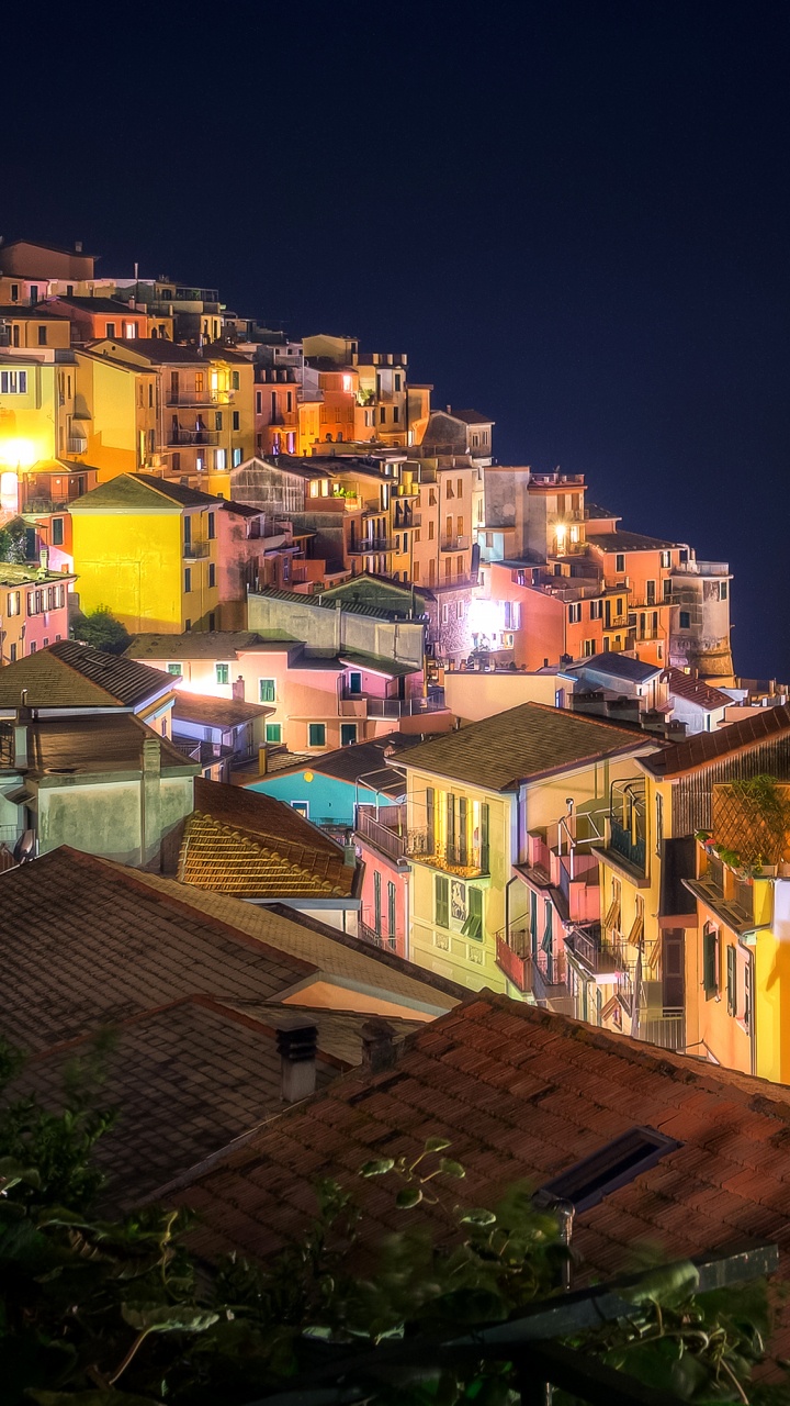 Vue Aérienne de la Ville Pendant la Nuit. Wallpaper in 720x1280 Resolution