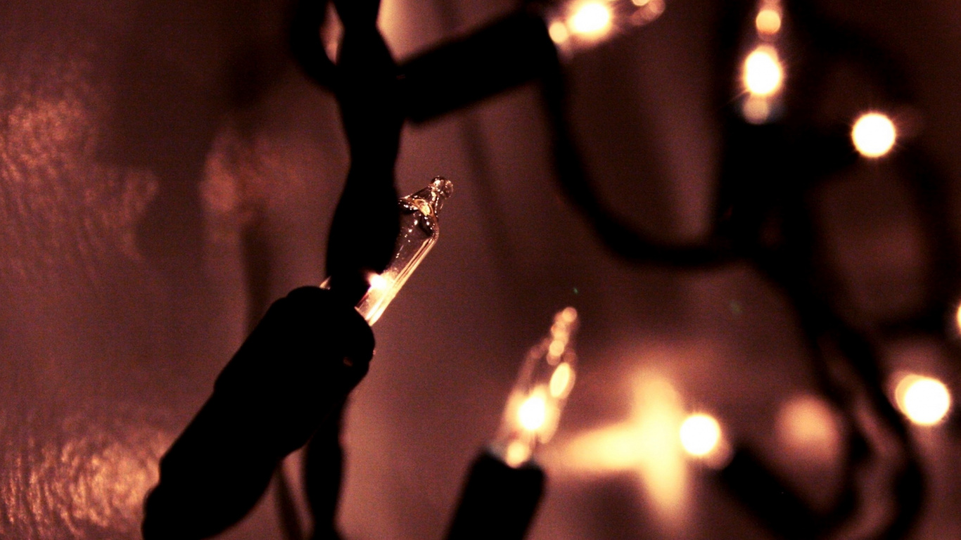 Lumière, Éclairage, Main, Nuit, Événement. Wallpaper in 1366x768 Resolution