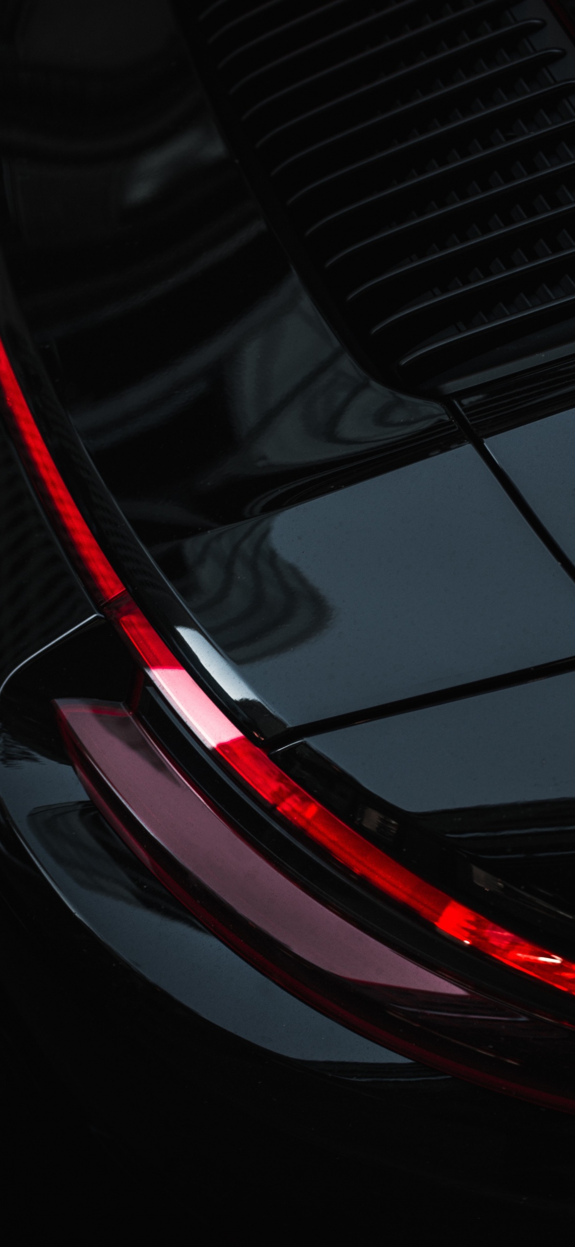 Feu Arrière de Voiture Rouge et Noir. Wallpaper in 1125x2436 Resolution