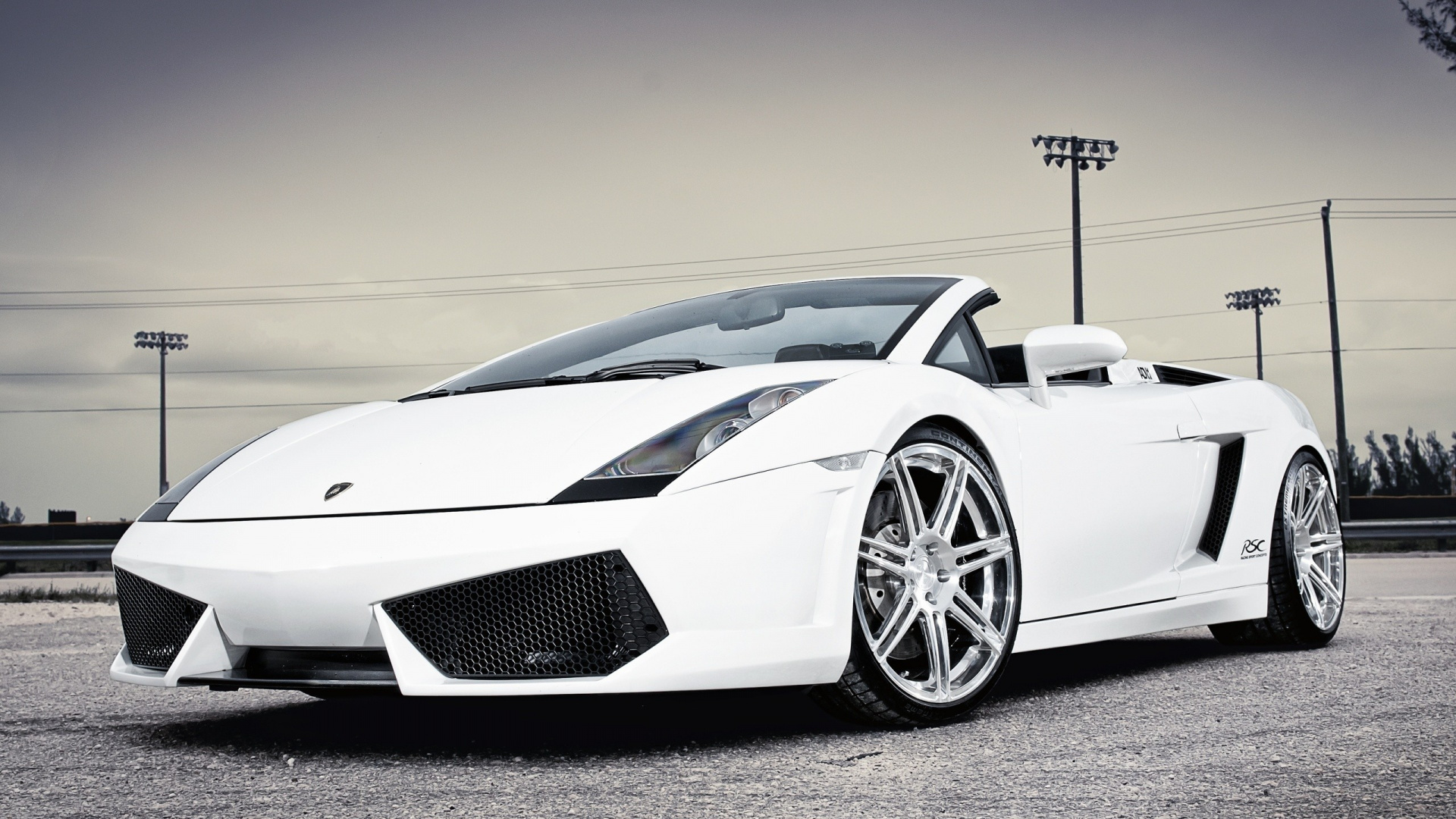 Porsche 911 Blanco en la Carretera. Wallpaper in 1920x1080 Resolution