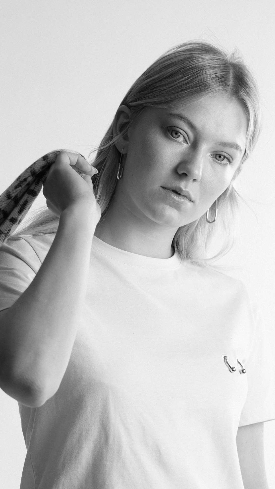 Beauty, White, Black, Shoulder, Arm. Wallpaper in 1080x1920 Resolution