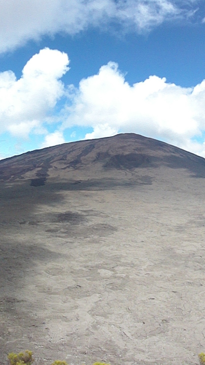 Brown Mountain Under Blue Sky and White Clouds During Daytime. Wallpaper in 720x1280 Resolution