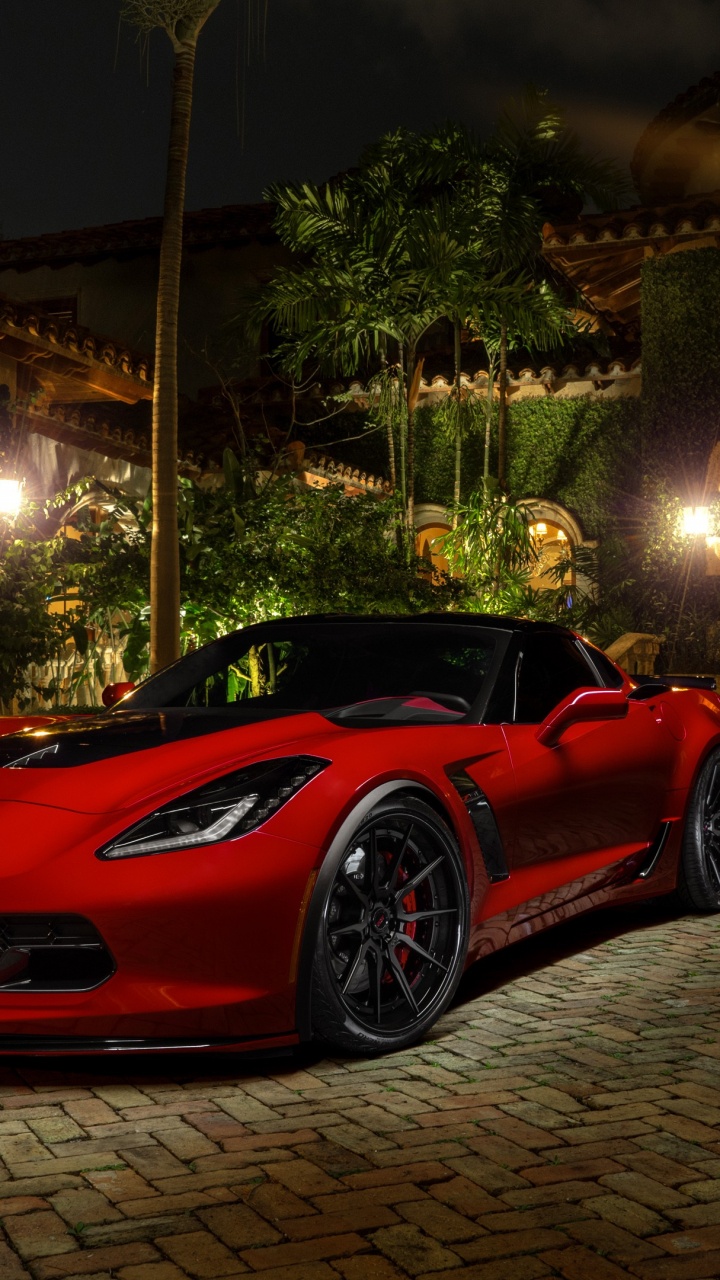 Ferrari 458 Italia Rojo Estacionado en la Calle Durante la Noche. Wallpaper in 720x1280 Resolution