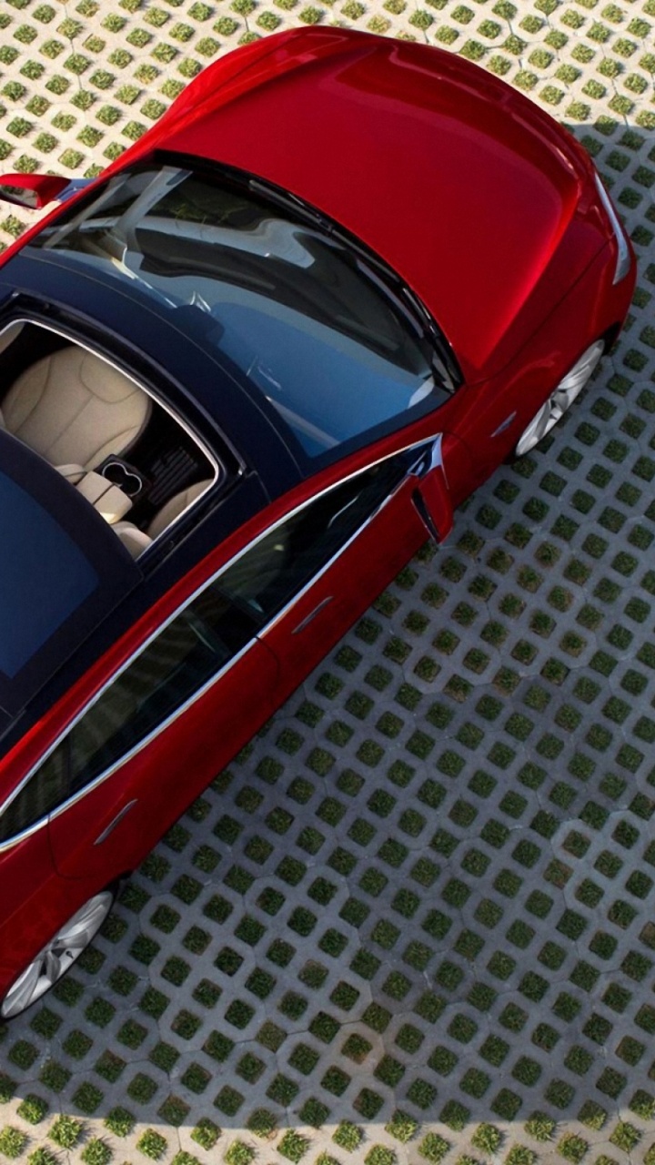 Rotes Auto Auf Grauem Bürgersteig. Wallpaper in 720x1280 Resolution