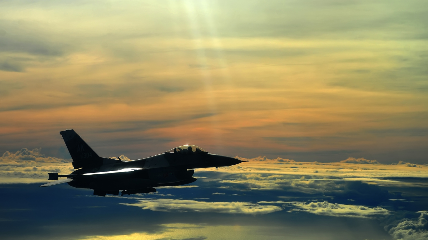 Schwarzes Düsenflugzeug, Das Tagsüber Über Wolken Fliegt. Wallpaper in 1366x768 Resolution