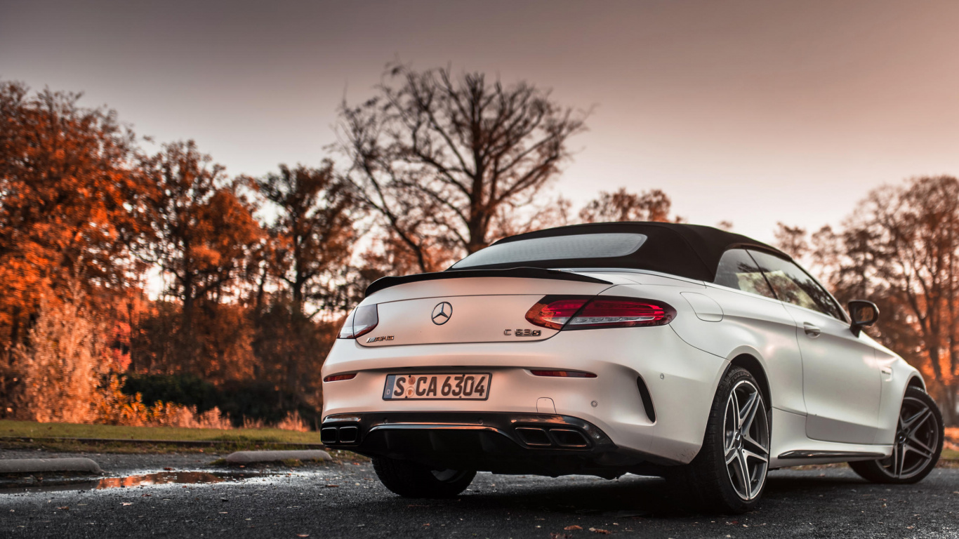 Silver Porsche 911 Parked on Road During Daytime. Wallpaper in 1366x768 Resolution
