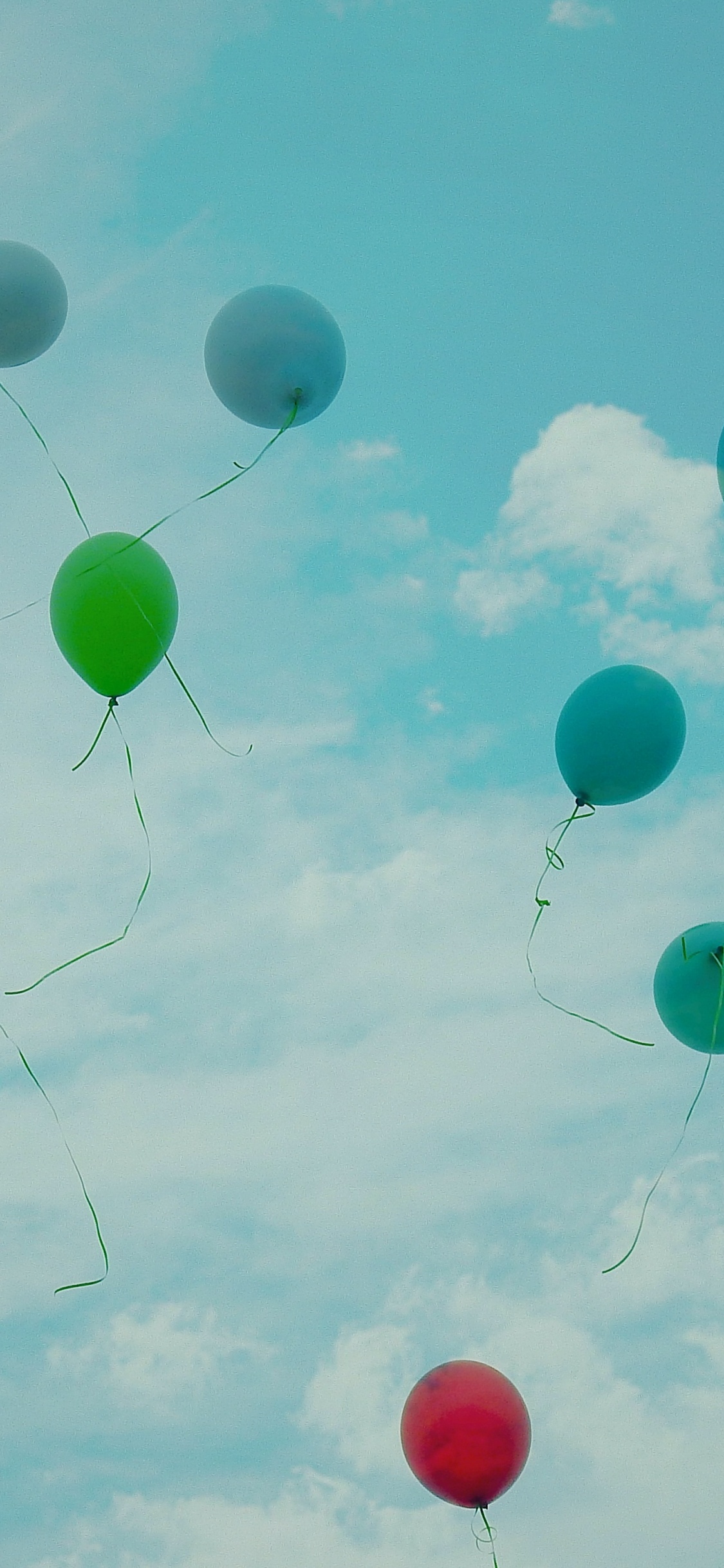 Globos Azules, Verdes y Rojos. Wallpaper in 1125x2436 Resolution