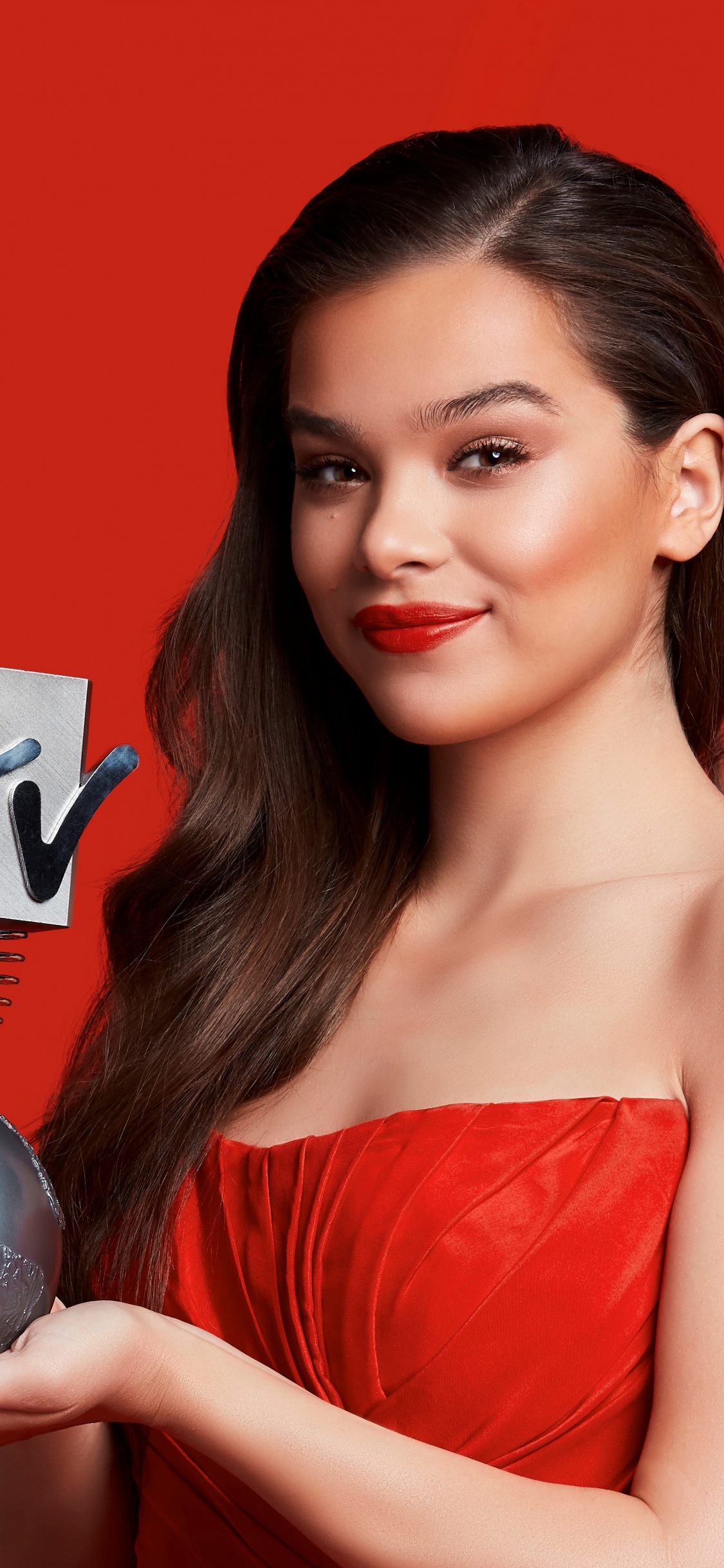 Hailee Steinfeld, 2018 MTV Europe Music Awards, MTV, Red, Beauty. Wallpaper in 1125x2436 Resolution