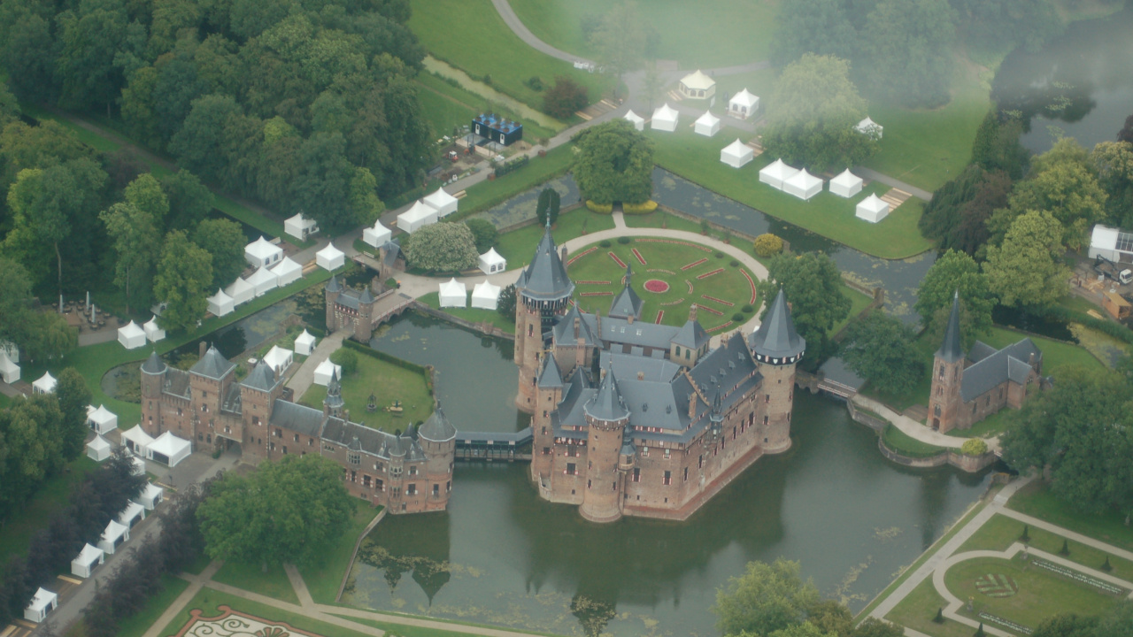 Luftaufnahme Von Grünen Bäumen Und Fluss Tagsüber. Wallpaper in 1280x720 Resolution