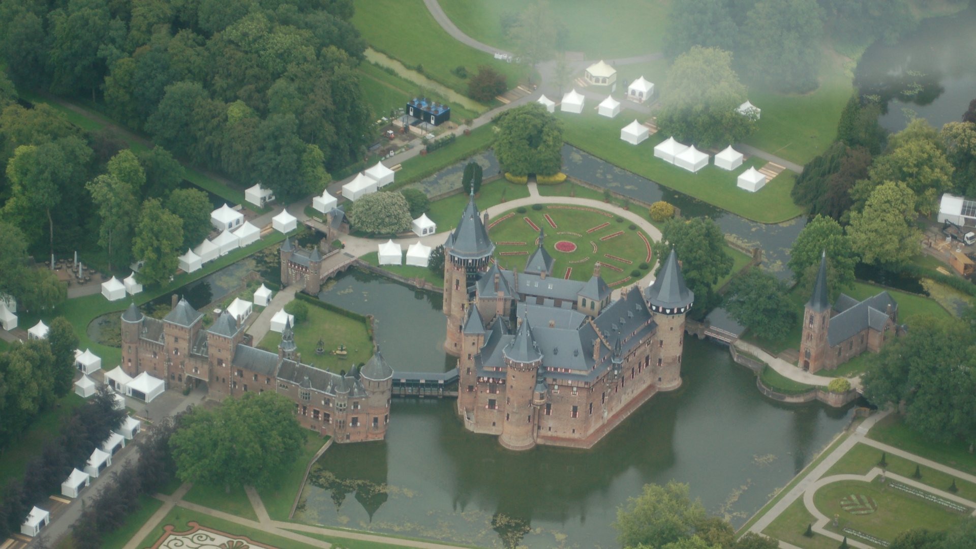 Luftaufnahme Von Grünen Bäumen Und Fluss Tagsüber. Wallpaper in 1920x1080 Resolution