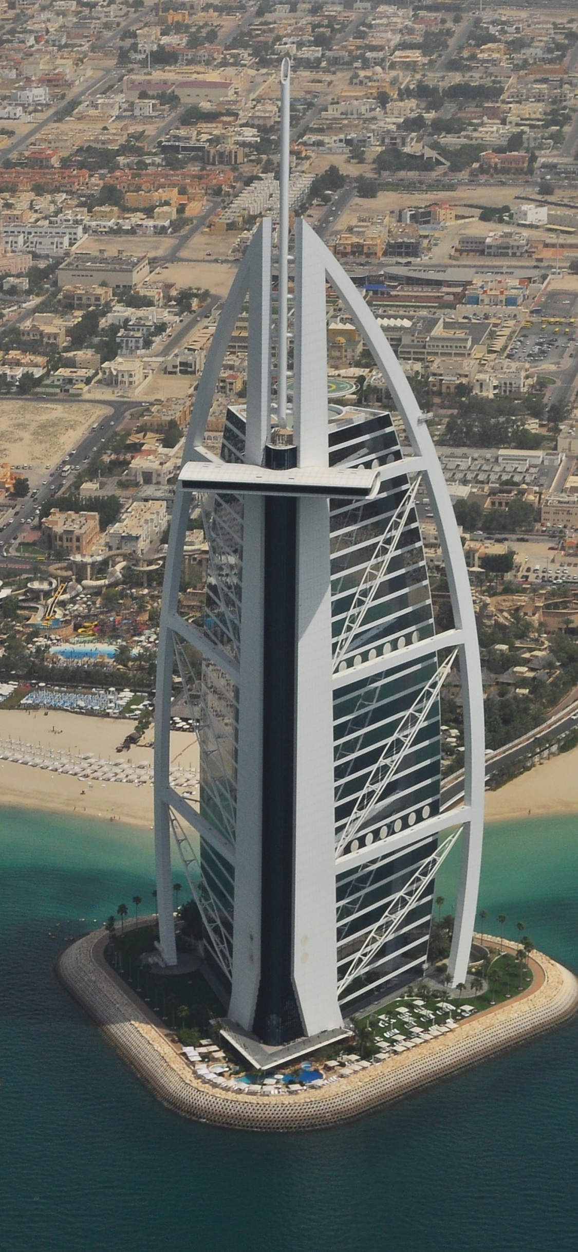 Vista Aérea de Los Edificios de la Ciudad Durante el Día.. Wallpaper in 1125x2436 Resolution