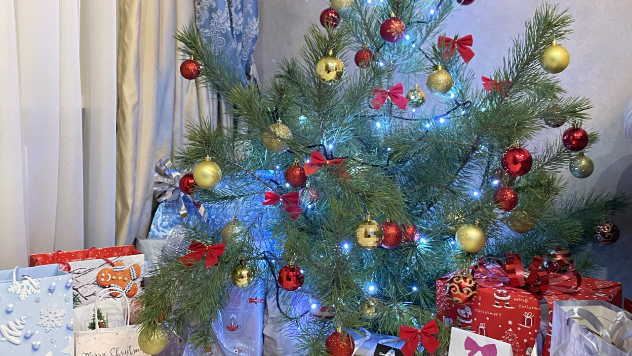 Weihnachtsbaum, Weihnachten, Fir, Innenarchitektur, Weihnachtsdekoration. Wallpaper in 1280x720 Resolution