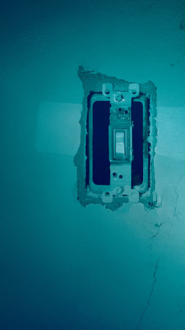 Lights Out, Diana, PG-13, Drama, Thriller. Wallpaper in 750x1334 Resolution