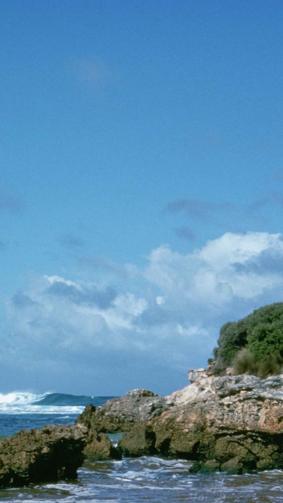 Ciel Bleu Au-dessus de la Mer Pendant la Journée. Wallpaper in 1080x1920 Resolution