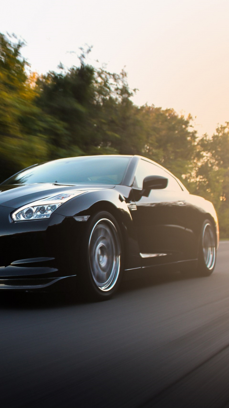 Weißer Porsche 911 Tagsüber Unterwegs. Wallpaper in 750x1334 Resolution