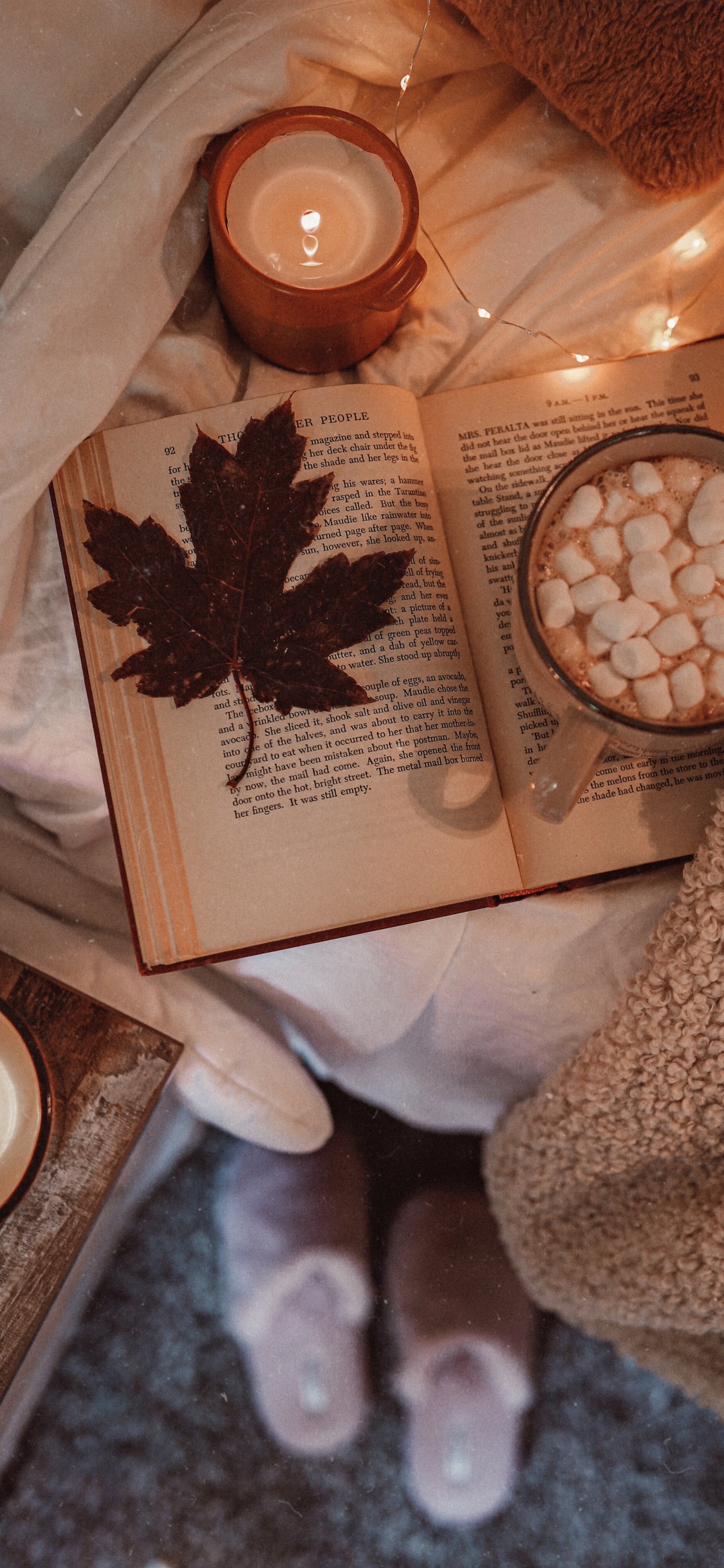 Table, Plancher, Horloge, Poignet, Ongle. Wallpaper in 1125x2436 Resolution