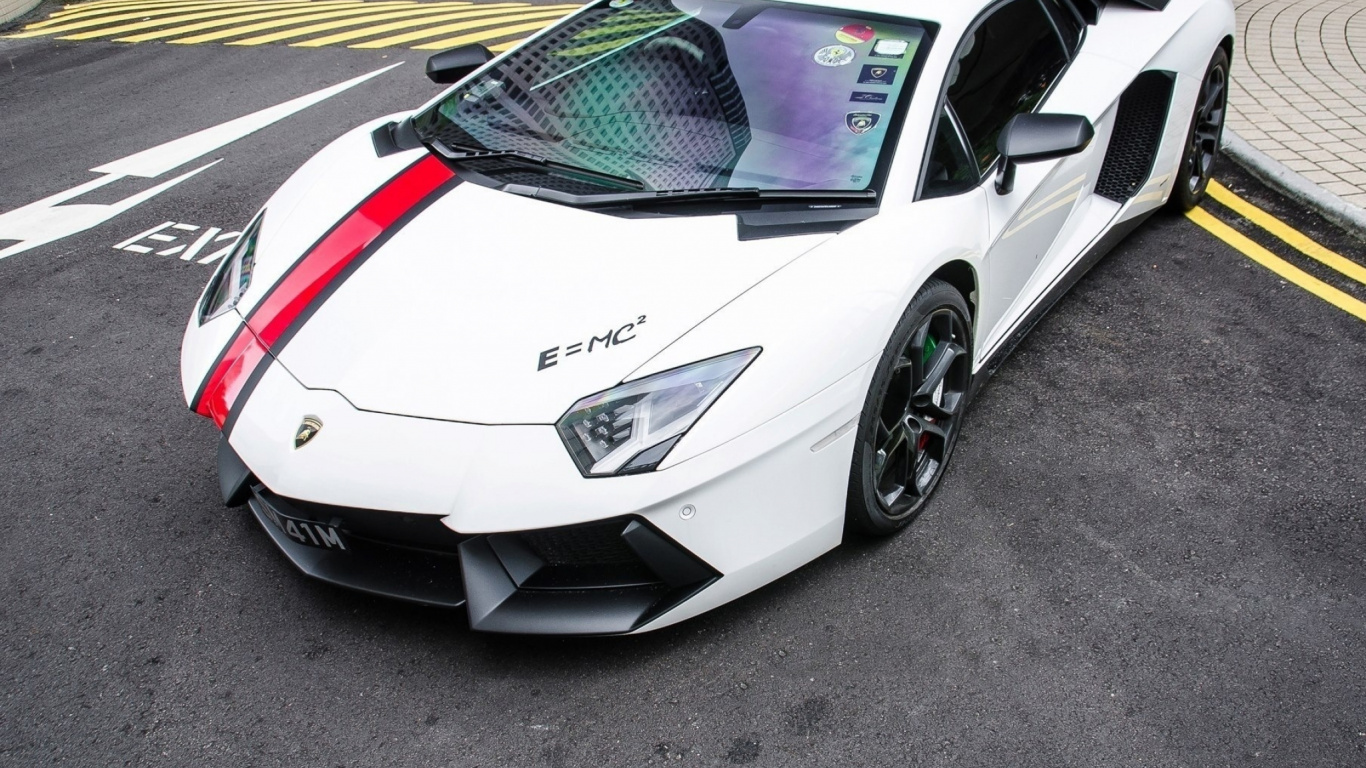 Weißer Porsche 911 Tagsüber Unterwegs. Wallpaper in 1366x768 Resolution