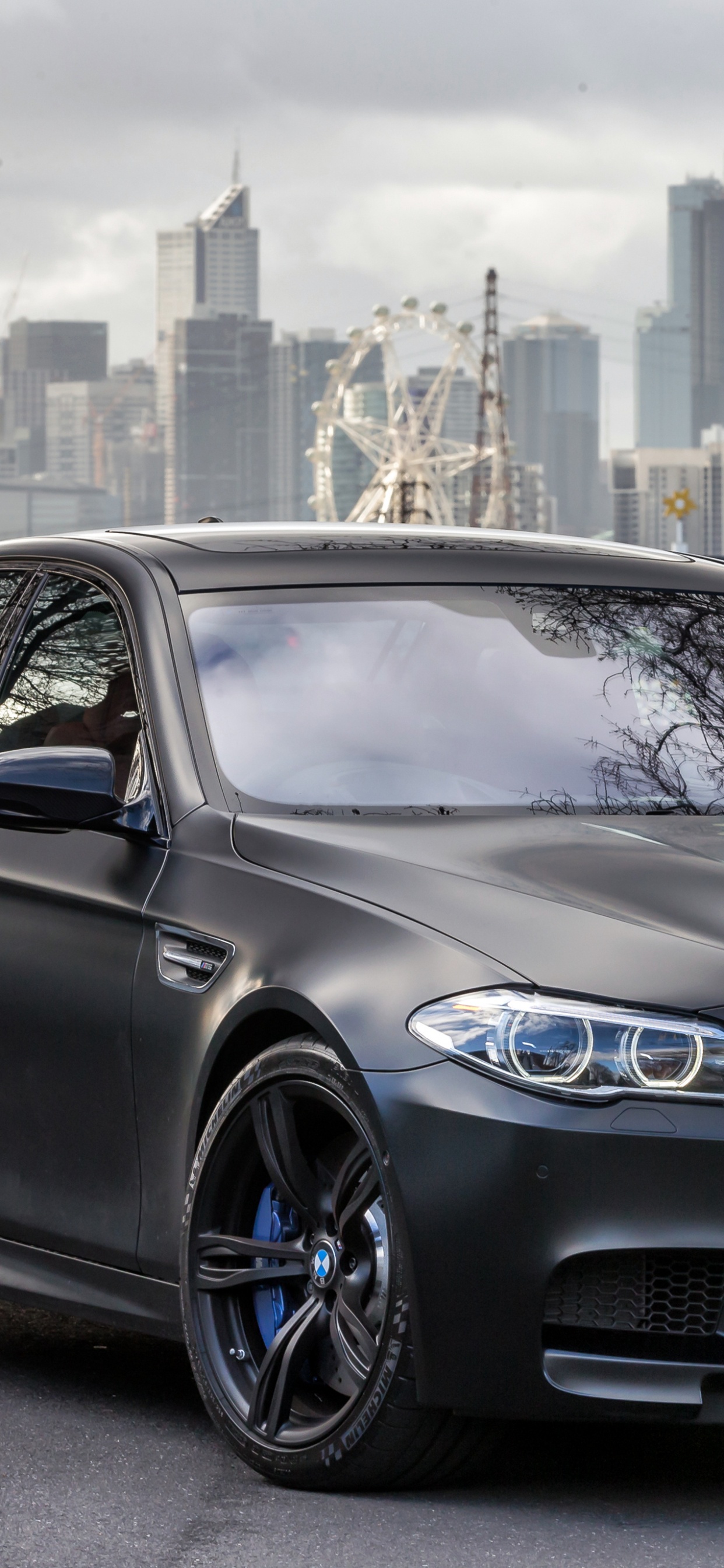 2018年BMW M5, 宝马, 宝马5系, 执行汽车, 铝合金轮毂 壁纸 1242x2688 允许