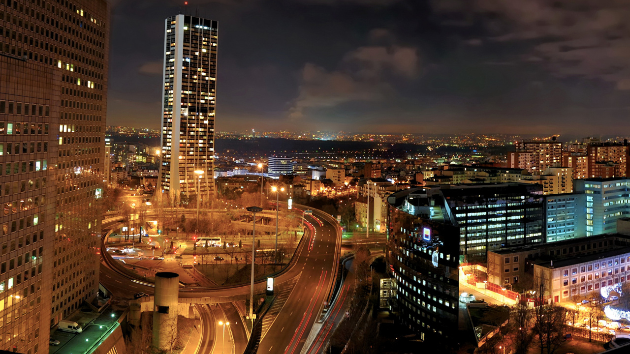 Edificios de la Ciudad Durante la Noche.. Wallpaper in 1280x720 Resolution
