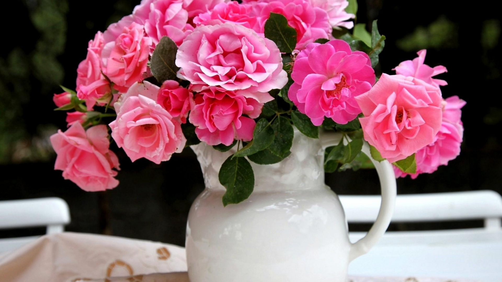 Pink Roses in White Ceramic Vase. Wallpaper in 1920x1080 Resolution