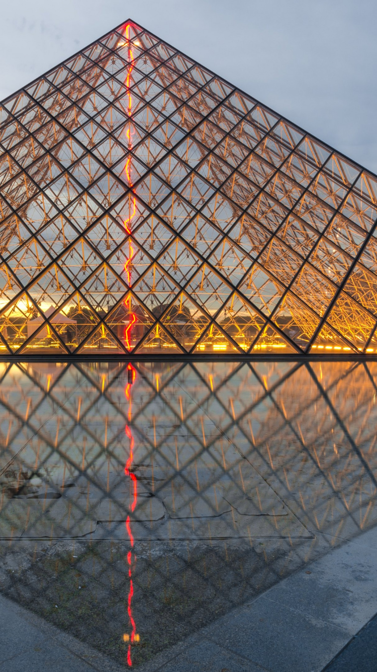 Brauner Metallrahmen Auf Grauem Betonboden. Wallpaper in 750x1334 Resolution