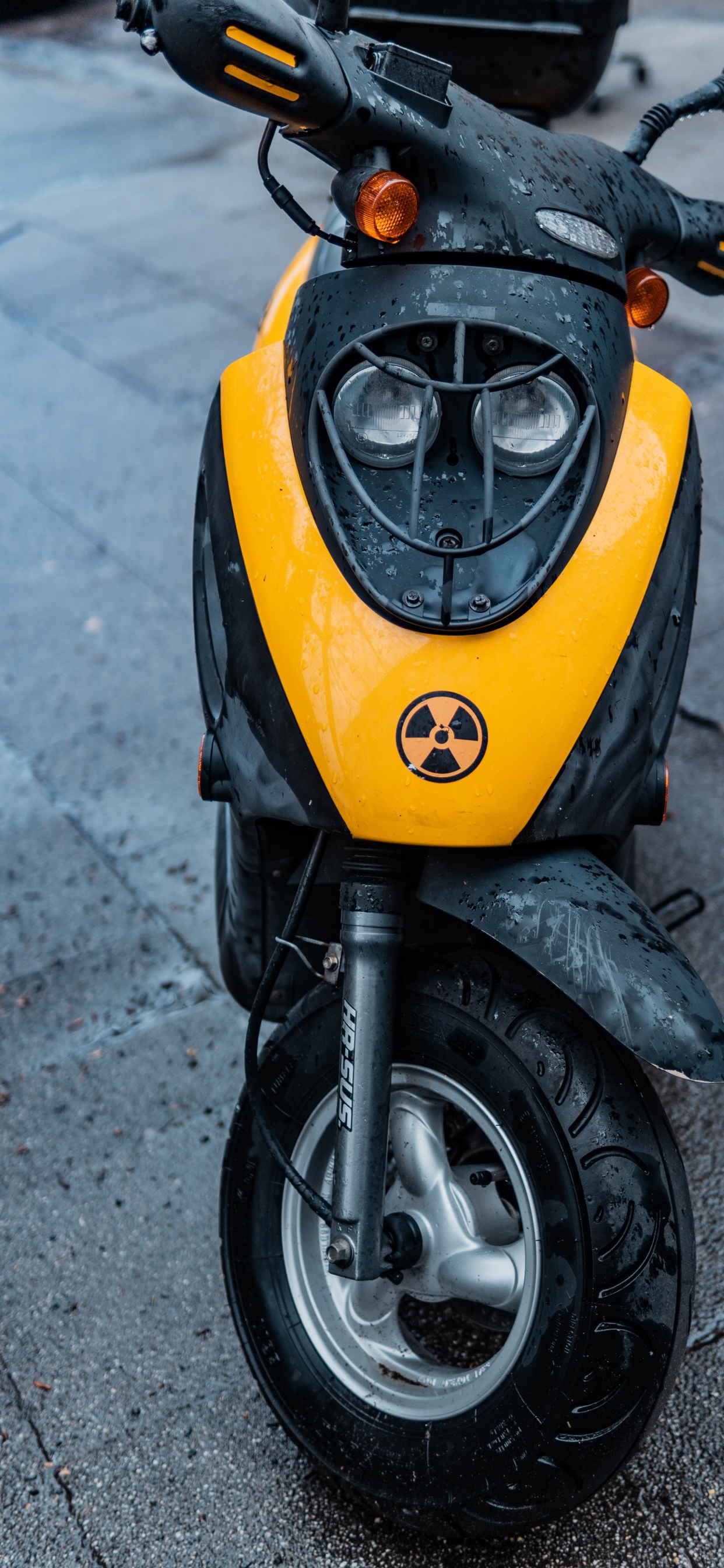 Yellow and Black Motorcycle on Gray Concrete Road. Wallpaper in 1242x2688 Resolution