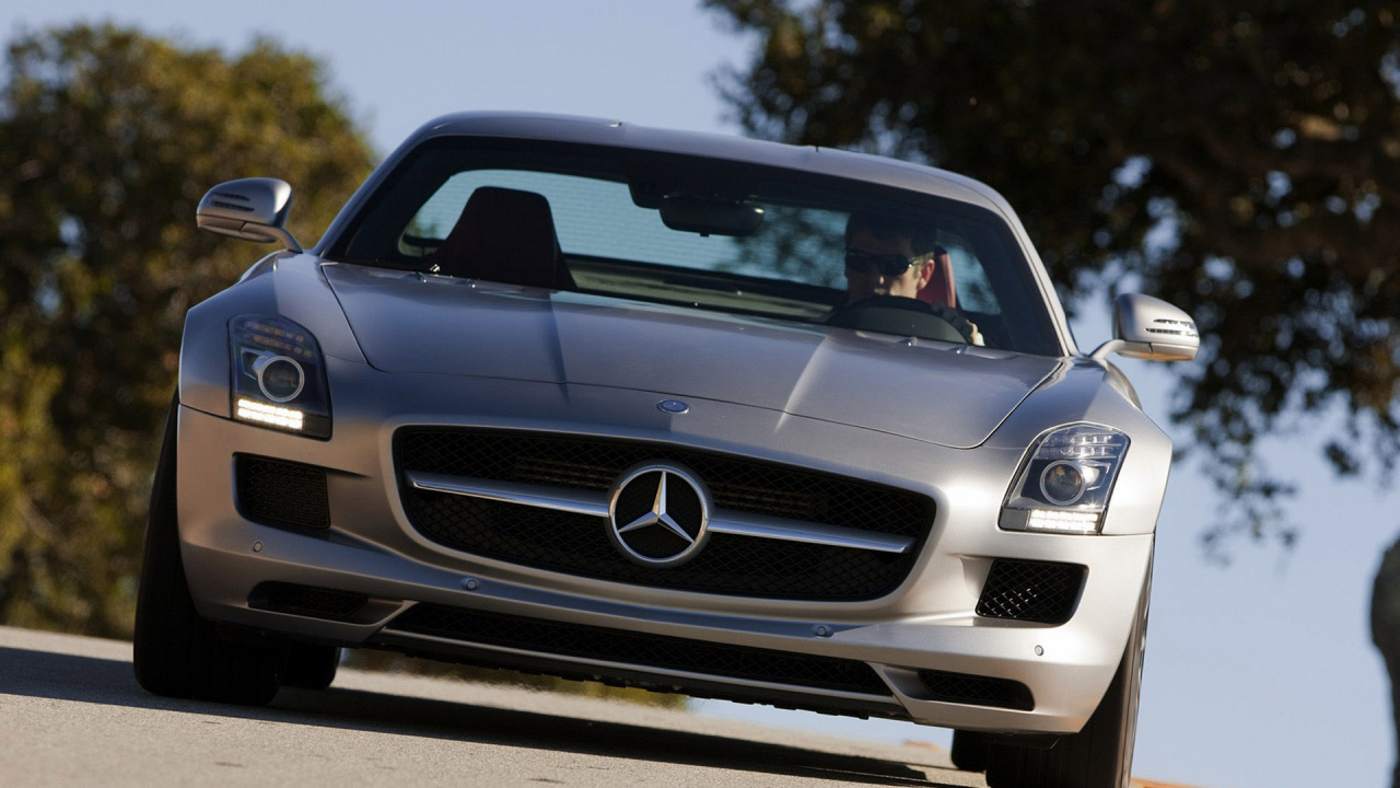 Mercedes Benz Coupé Noir Sur Route Pendant la Journée. Wallpaper in 1280x720 Resolution