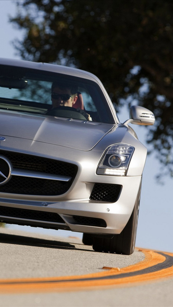 Mercedes Benz Coupé Noir Sur Route Pendant la Journée. Wallpaper in 720x1280 Resolution