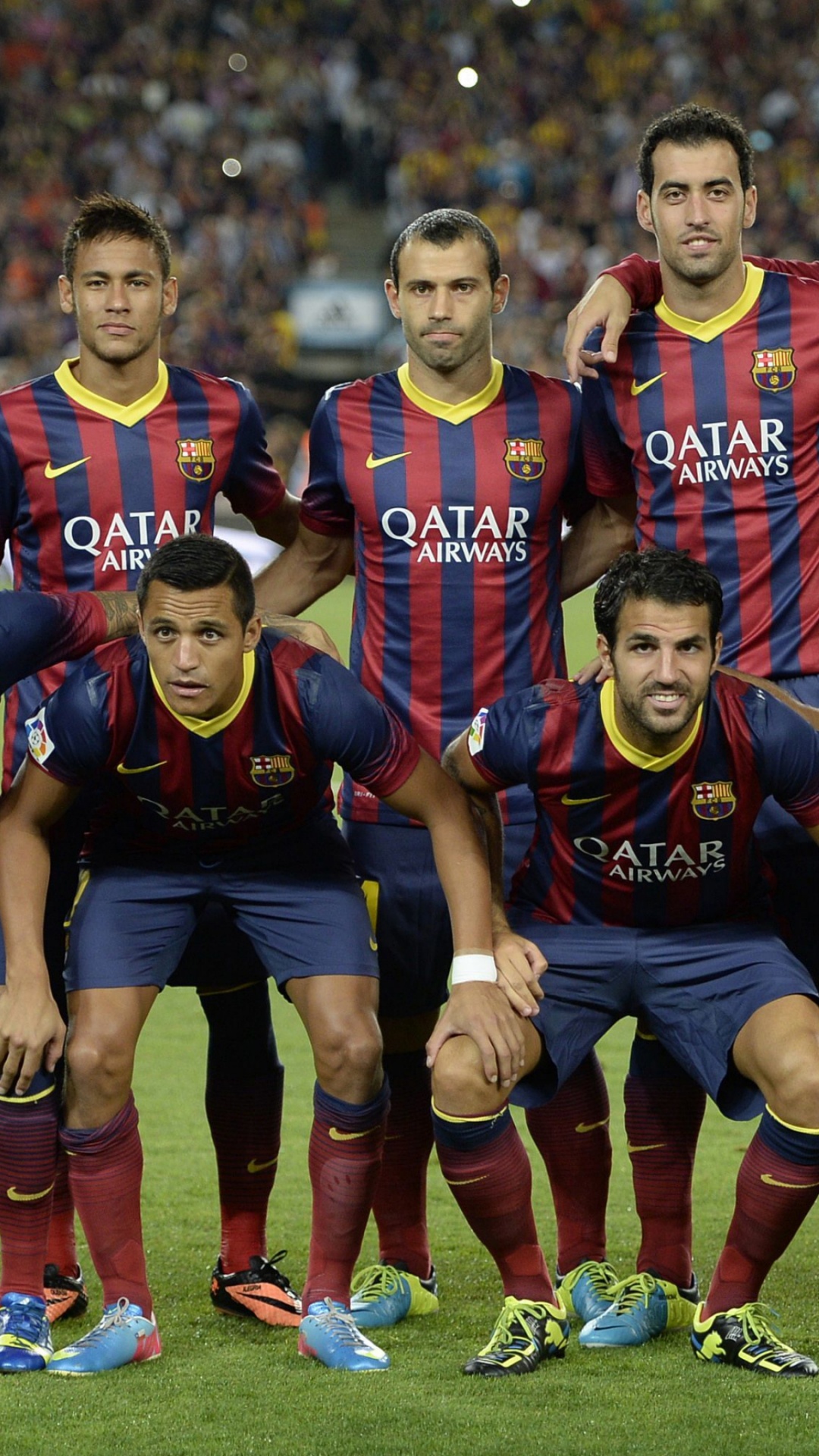 Groupe de Personnes en Maillot de Football Sur Terrain D'herbe Verte Pendant la Journée. Wallpaper in 1080x1920 Resolution