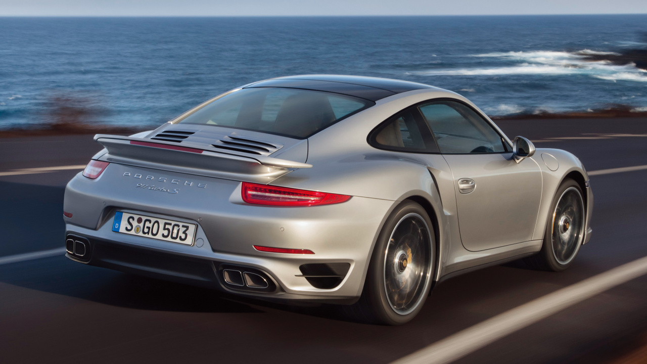 Plata BMW M 3 en la Carretera Durante el Día. Wallpaper in 1280x720 Resolution