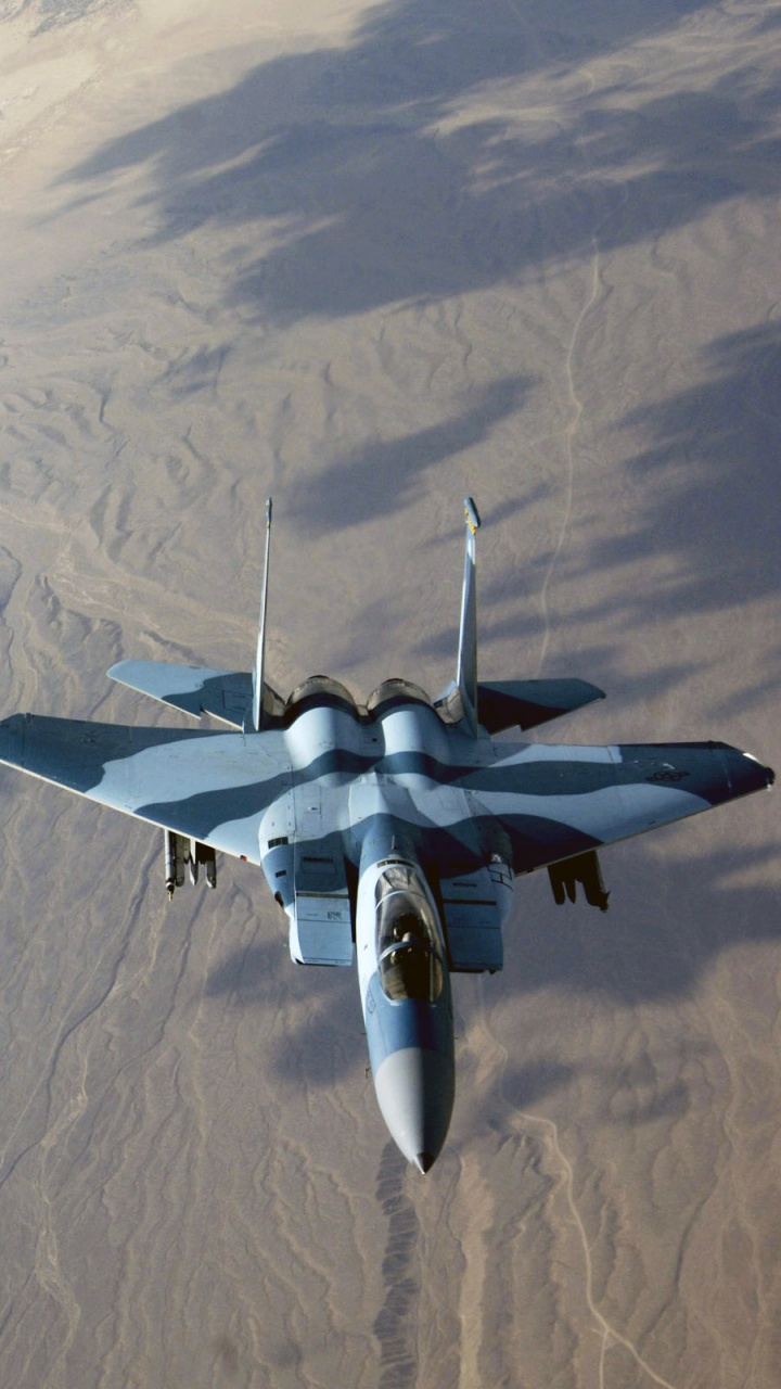 Weißes Düsenflugzeug Auf Weißem Sand Tagsüber. Wallpaper in 720x1280 Resolution