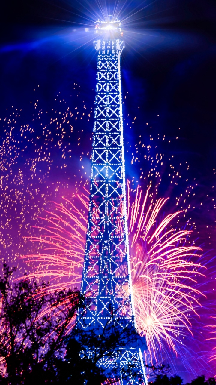 la Torre Eiffel, Museo Louvre, París Texas Torre Eiffel, Torre, Pirotecnia. Wallpaper in 720x1280 Resolution