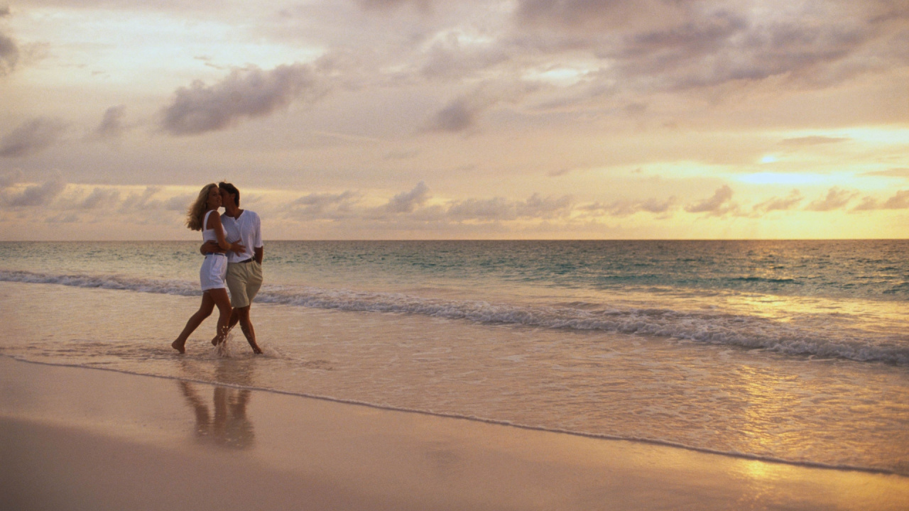 Pareja, Playa, Mar, Oceano, Vacaciones. Wallpaper in 1280x720 Resolution