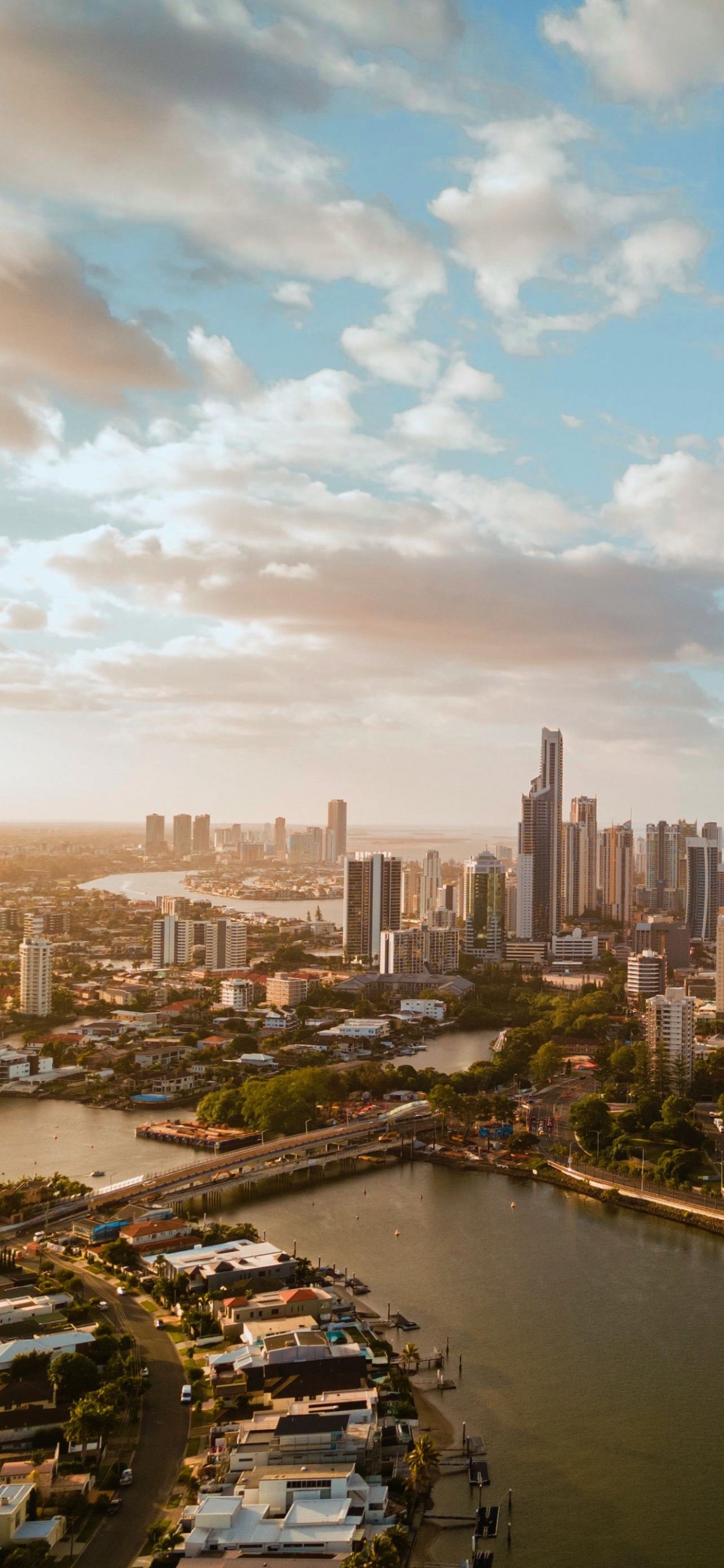 Stadtlandschaften, Gold Coast, Cloud, Wasser, Wolkenkratzer. Wallpaper in 1242x2688 Resolution