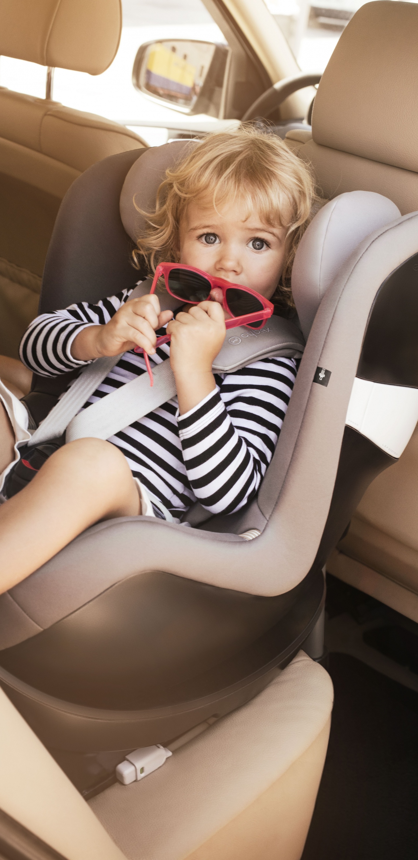 Car Seat, Leg, Thigh, Child, Car. Wallpaper in 1440x2960 Resolution