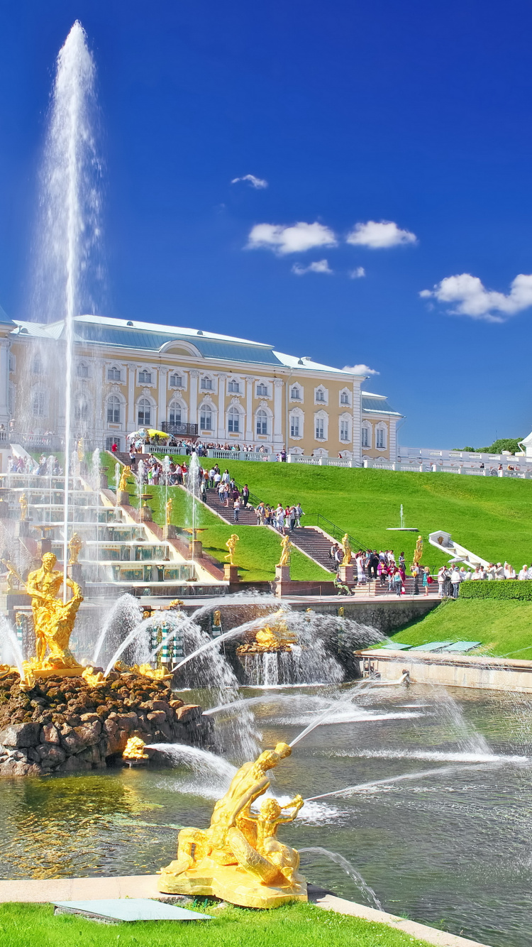 Fountain in Front of White Building. Wallpaper in 750x1334 Resolution