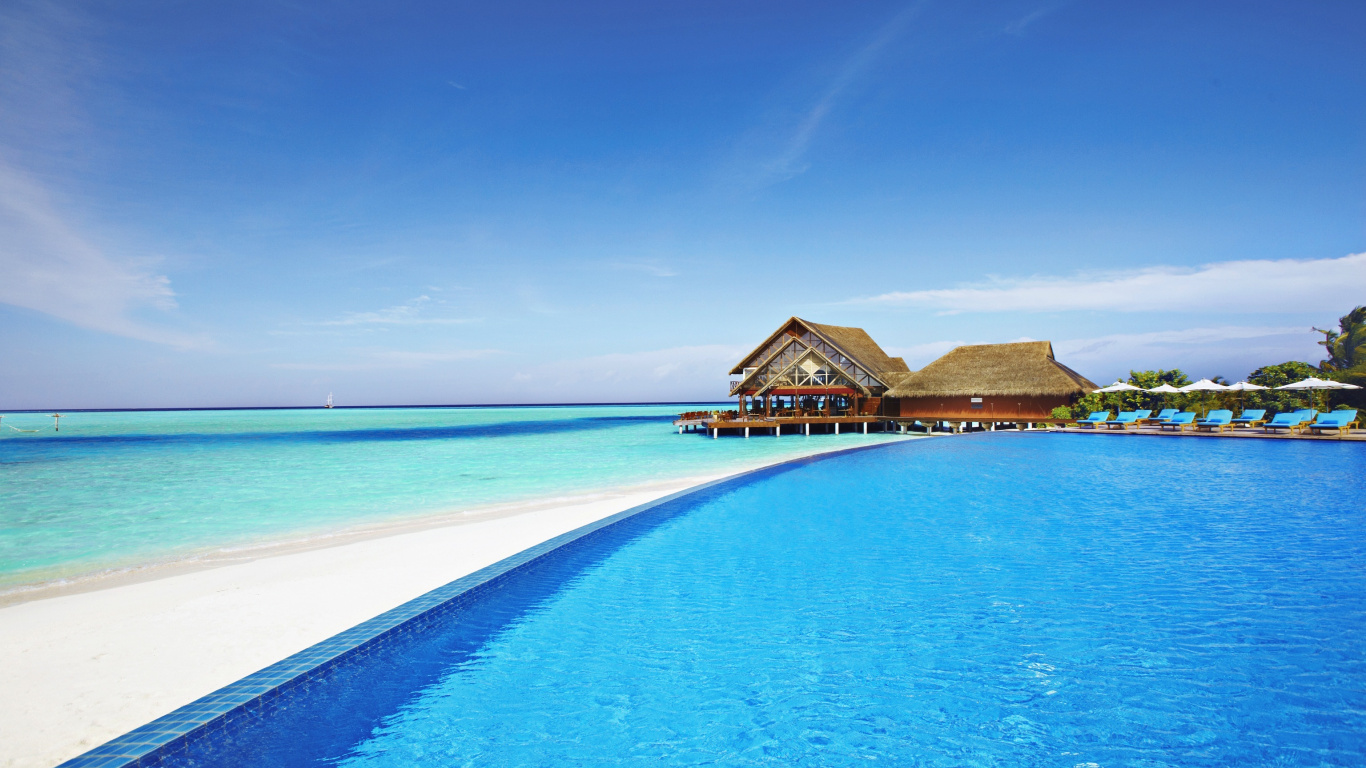 Brown Wooden House on Blue Sea Under Blue Sky During Daytime. Wallpaper in 1366x768 Resolution