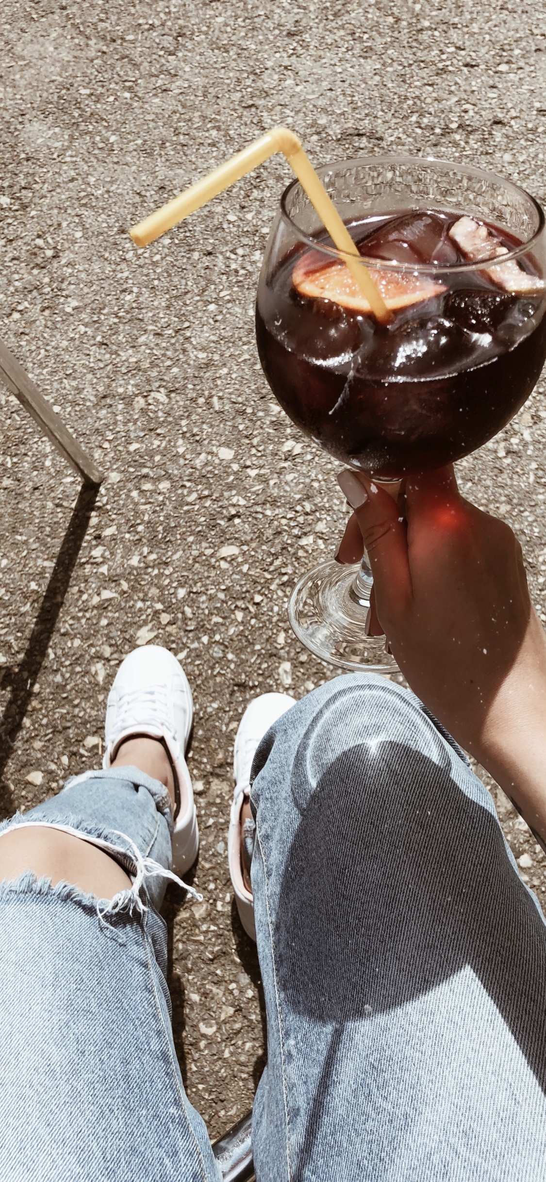 Eau, L'homme, Jambe, Brown, Jambe Humaine. Wallpaper in 1125x2436 Resolution