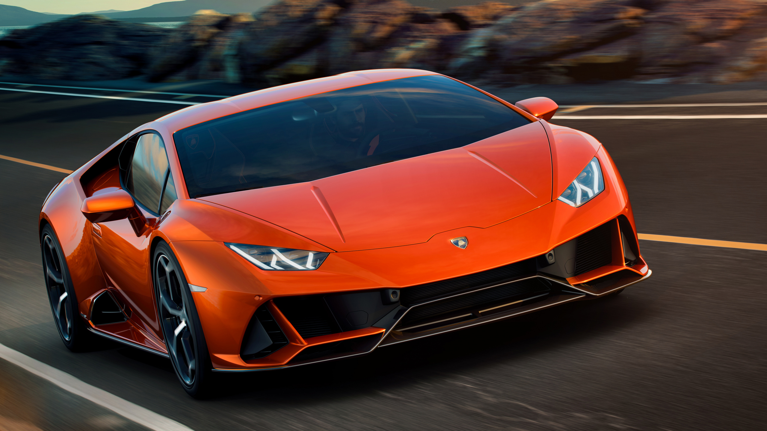 Ferrari Rouge 458 Italia Sur Route Pendant la Journée. Wallpaper in 2560x1440 Resolution