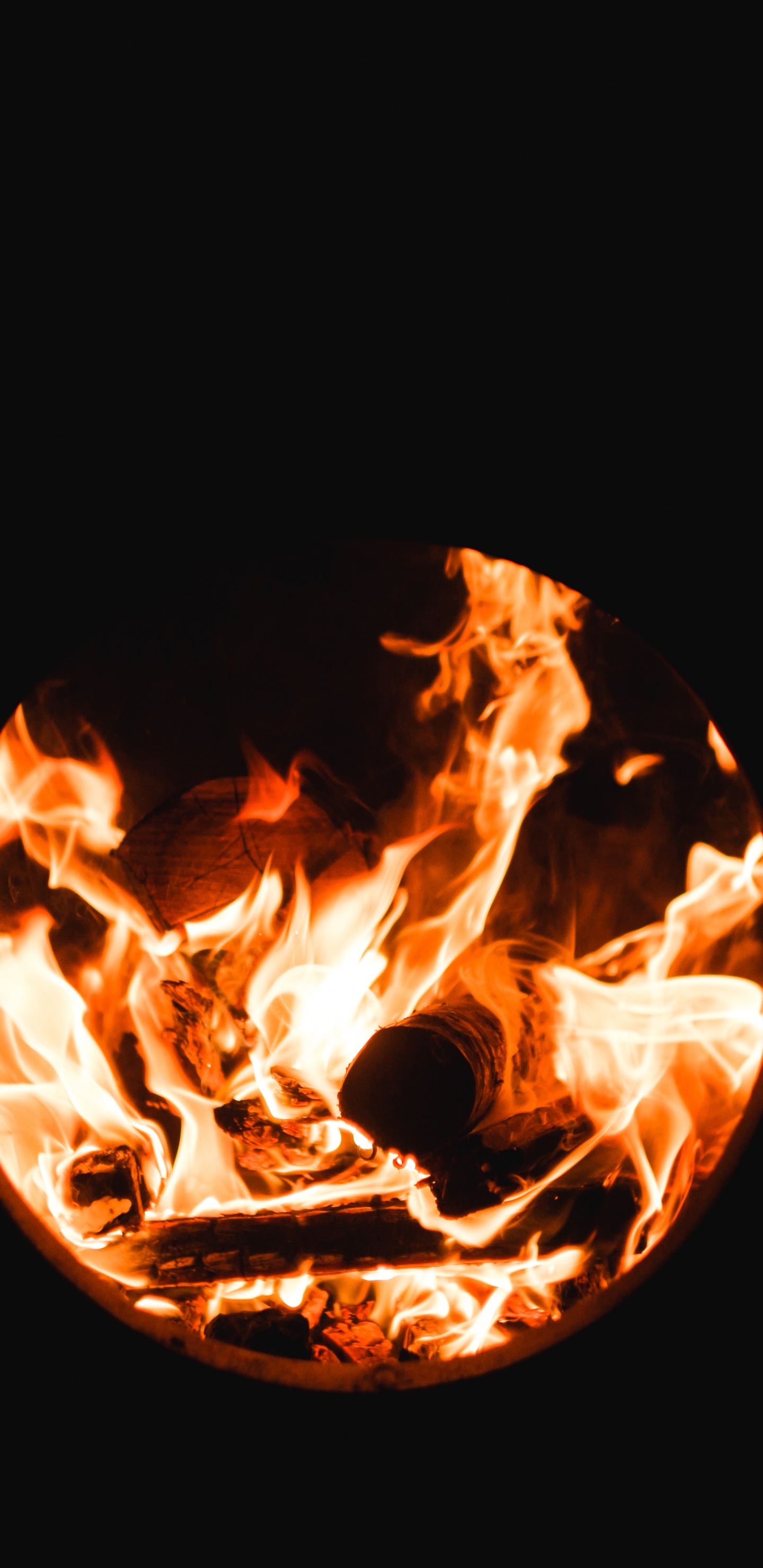 Fire in Black Background With Black Background. Wallpaper in 1440x2960 Resolution
