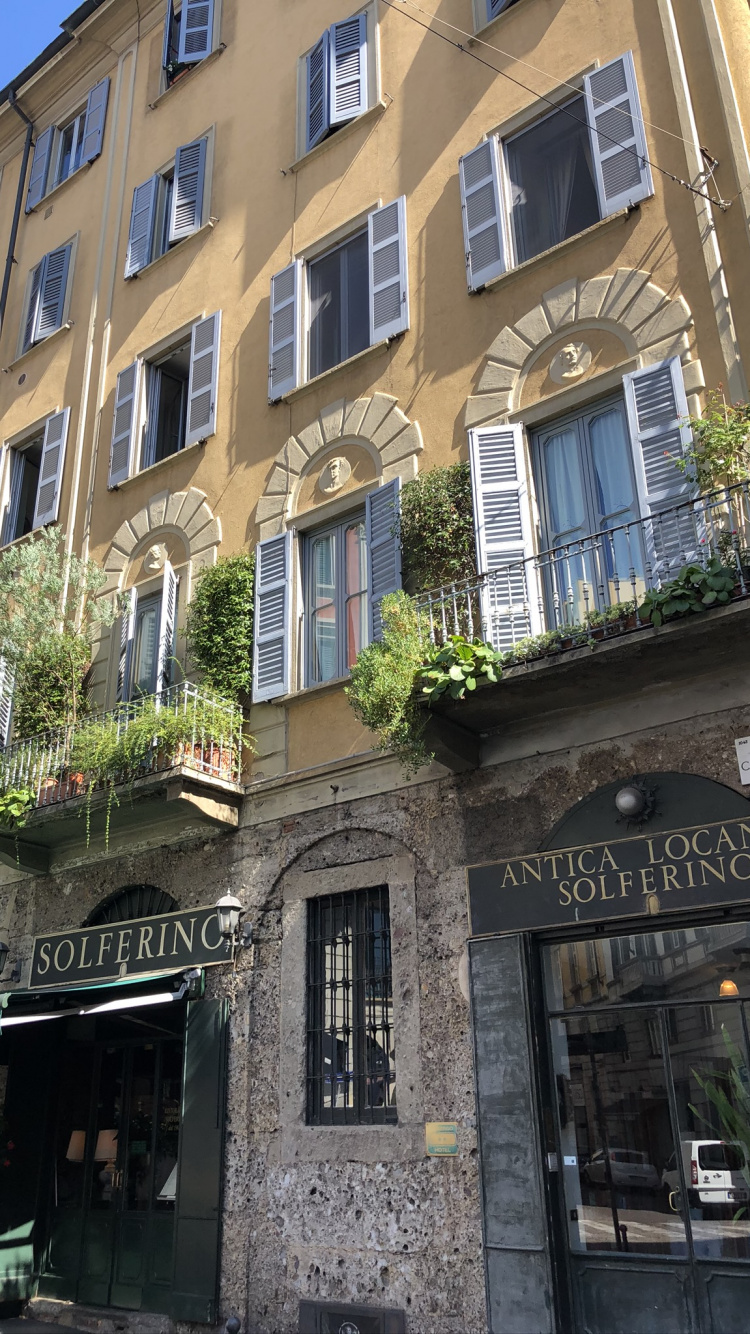 Condominio, Ventana, Inmueble, Fachada, Barrio. Wallpaper in 750x1334 Resolution