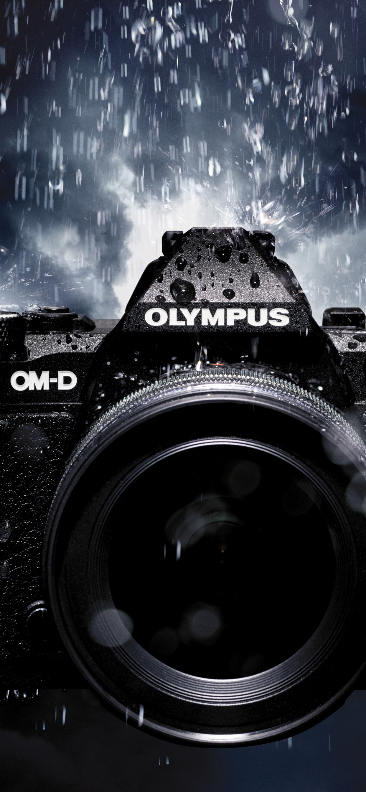 Schwarze Nikon Dslr Kamera Unter Blauem Himmel. Wallpaper in 1242x2688 Resolution