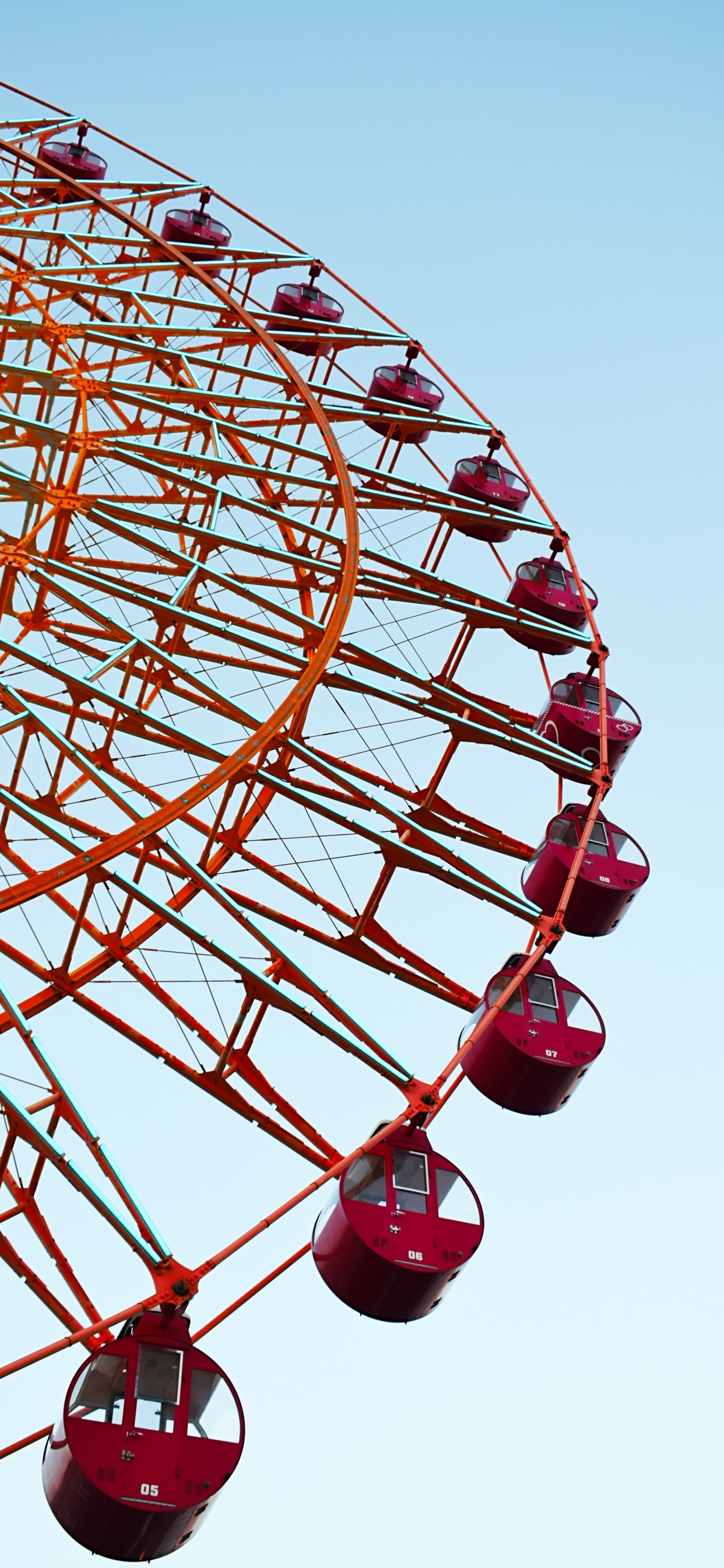 Grande Roue Rouge et Blanche. Wallpaper in 1242x2688 Resolution