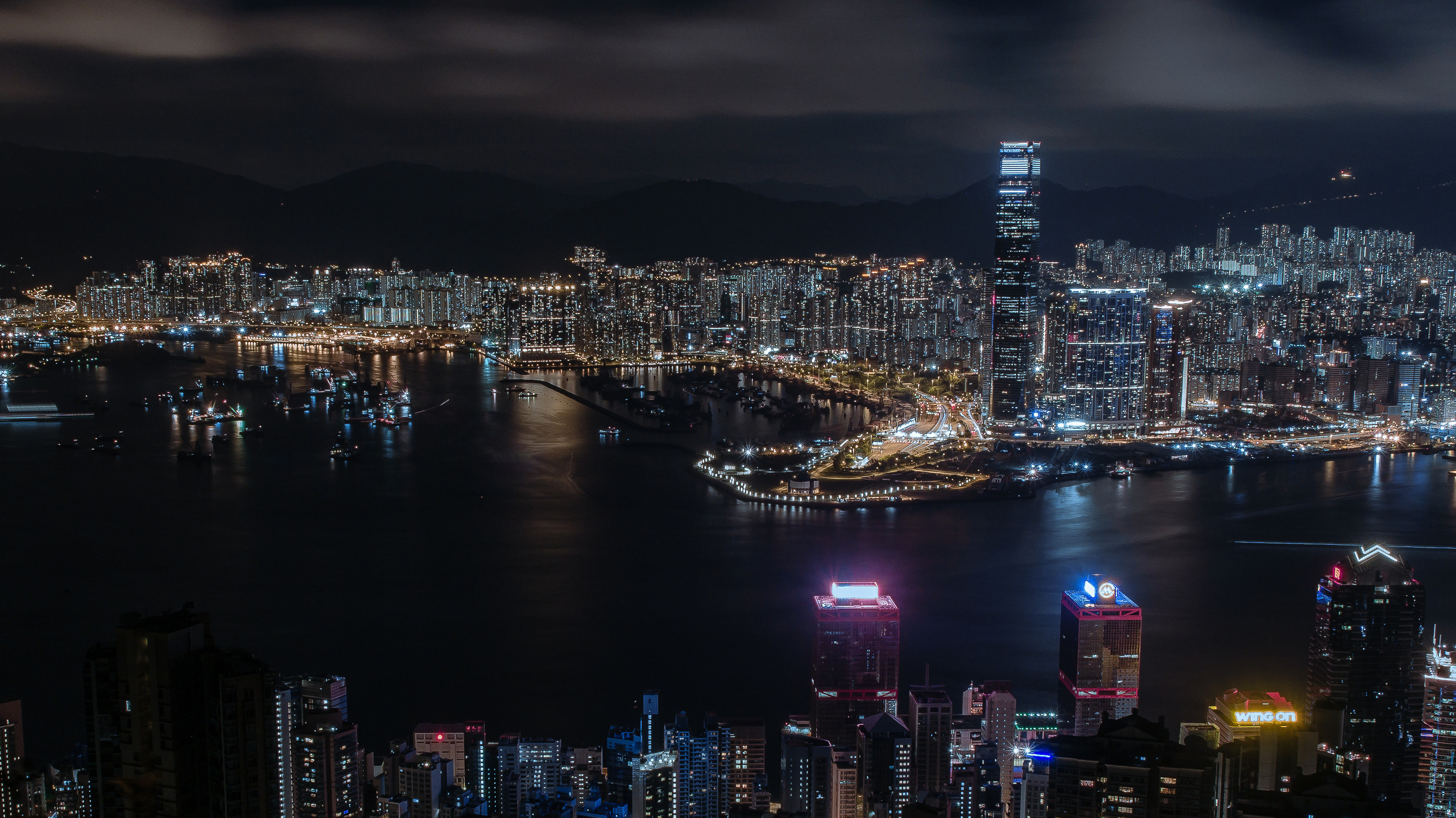 Skyline Der Stadt Bei Nacht Night. Wallpaper in 2560x1440 Resolution