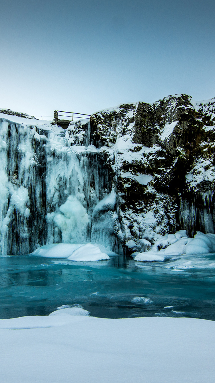 Schneebedeckter Berg Tagsüber. Wallpaper in 750x1334 Resolution