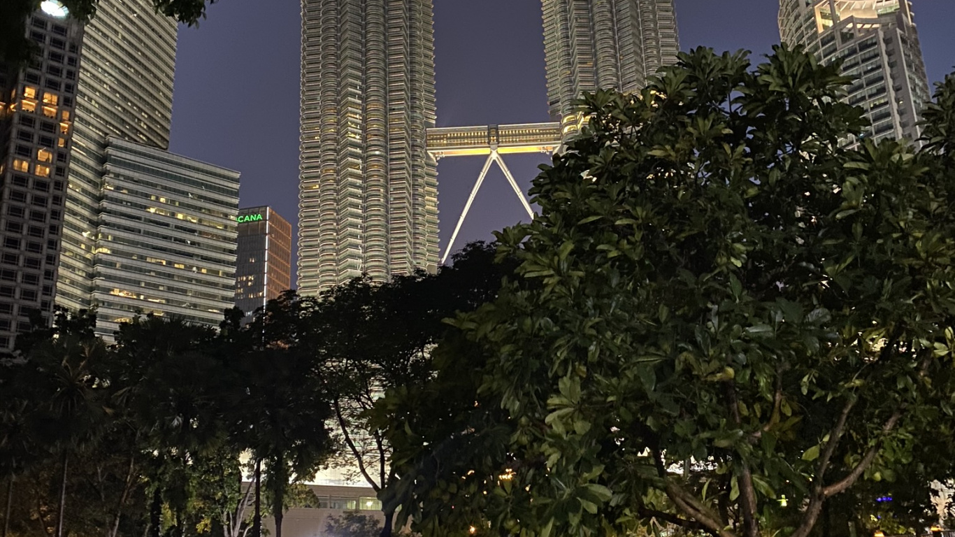 Las Torres Petronas, Kuala Lumpur, Malasia, Torres Gemelas Petronas, Torre de Bloques. Wallpaper in 1366x768 Resolution