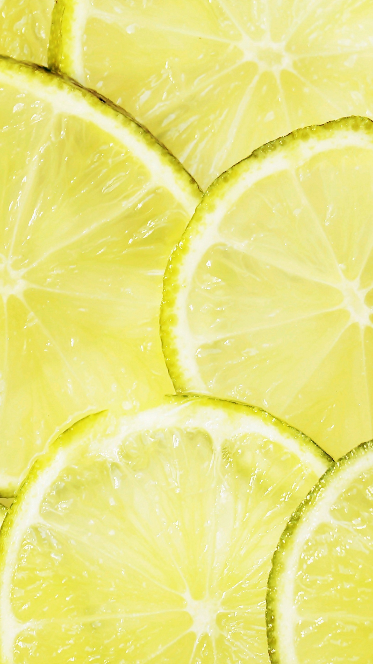 Gelbe Zitronenfrucht Mit Wassertropfen. Wallpaper in 1440x2560 Resolution