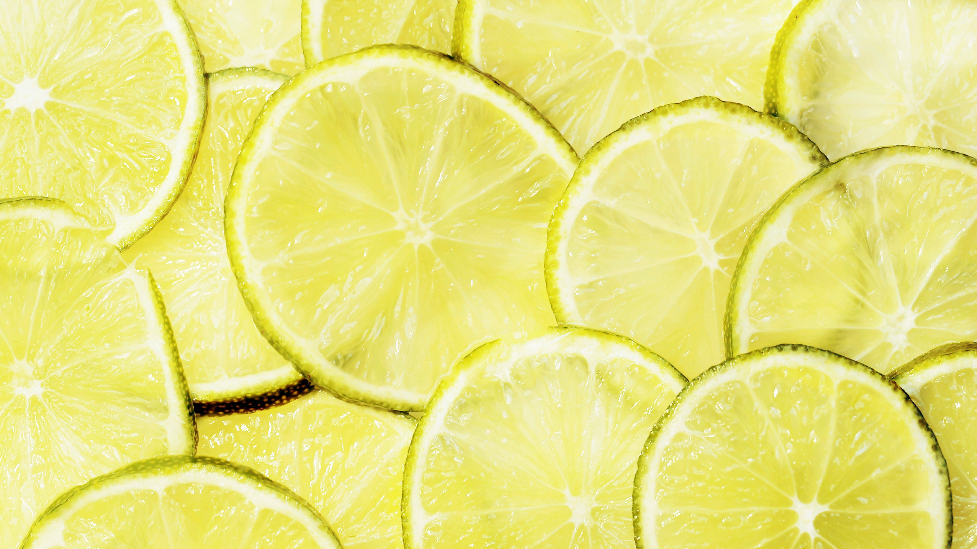 Gelbe Zitronenfrucht Mit Wassertropfen. Wallpaper in 3840x2160 Resolution